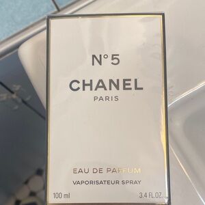 CHANEL N°5 Eau de Parfum - Cream and Gold